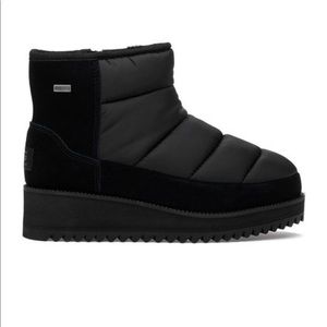 UGG women’s black ridge mini